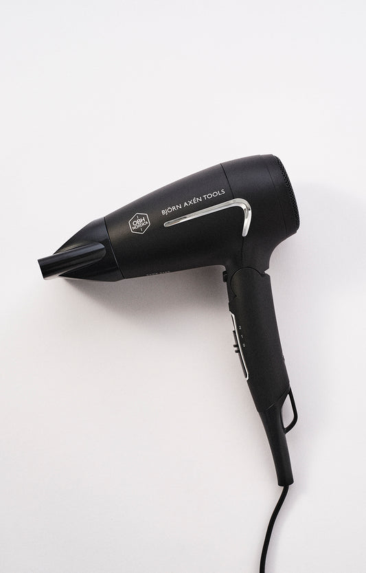 A high-performance compact travel hair dryer 