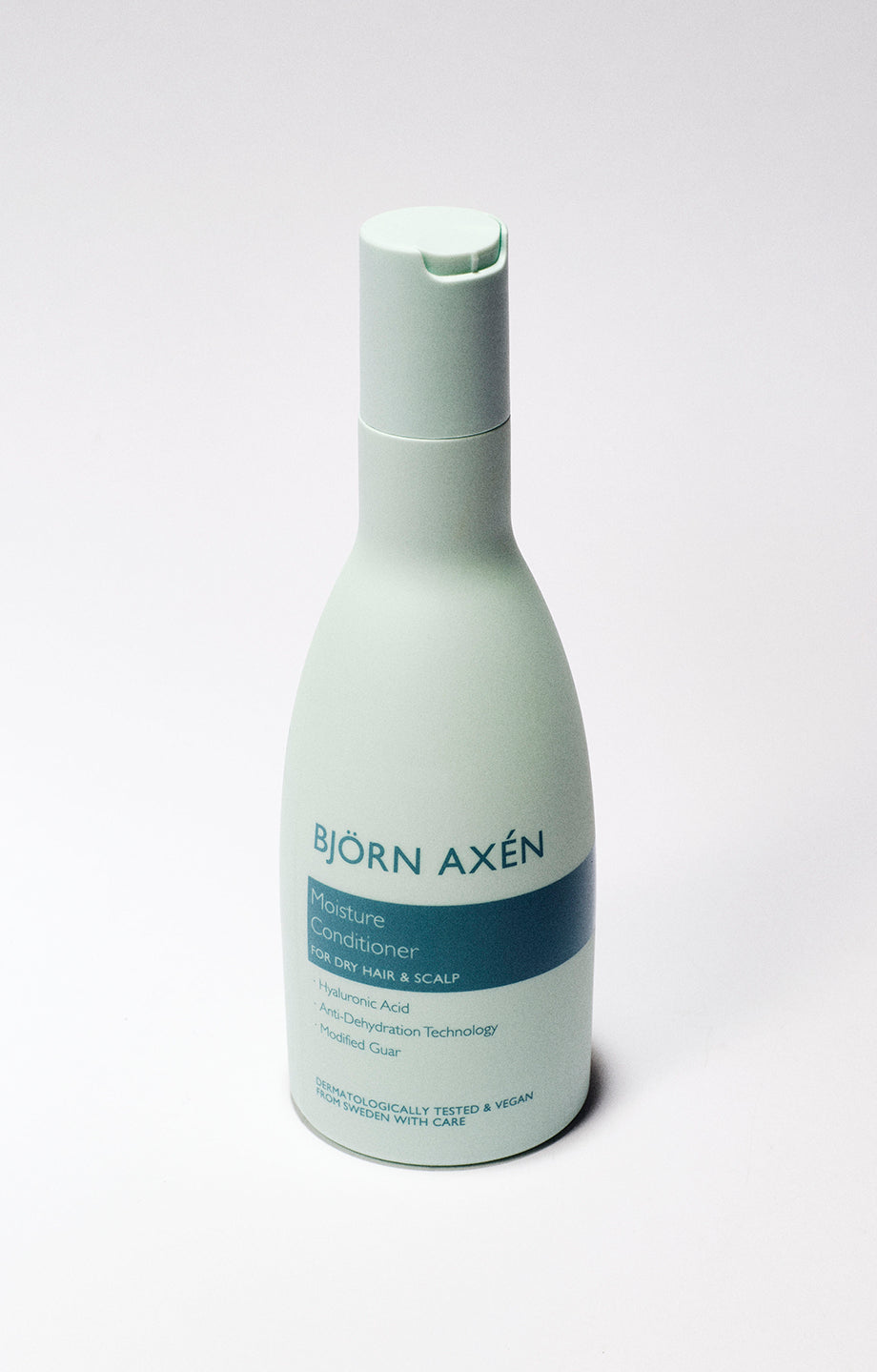 Moisturizing conditioner to soften and nourish dry hair and scalp