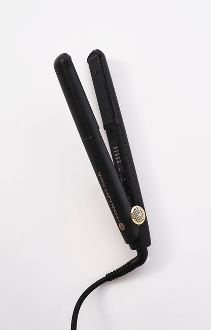 A versatile tool that both straightens and curls the hair 